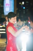 ＂偶像＂团夜游黄浦江 宁静＂哪吒＂造型抢镜